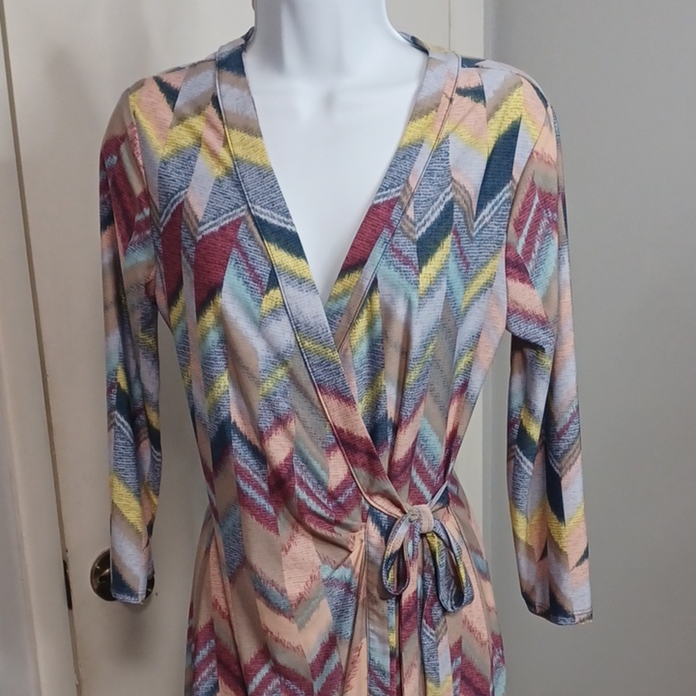 BCBGMaxAzria Chevron Wrap Dress Size Small